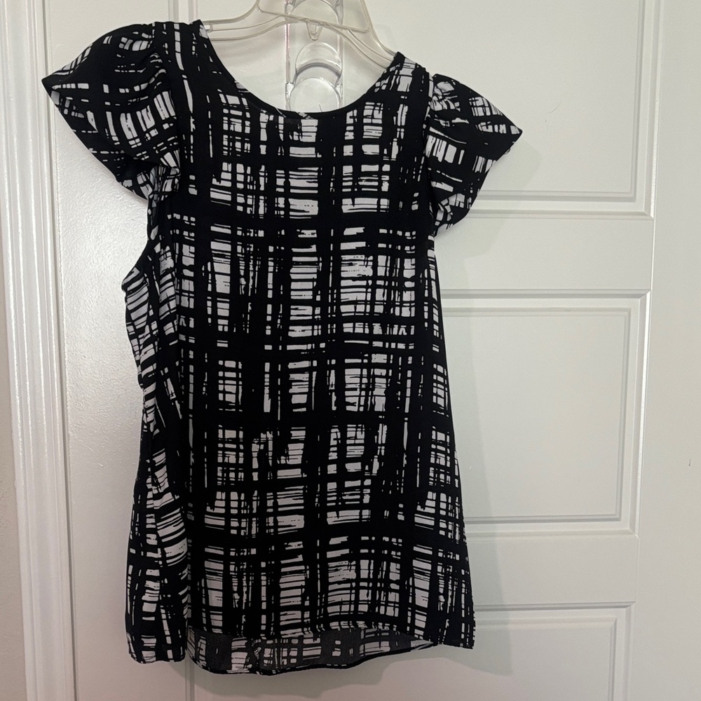 Worthington Black and White Patterned Top
